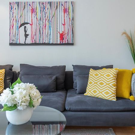 Апартаменты 2 Bed Town House With Garden In Hackney, Лондон Экстерьер фото