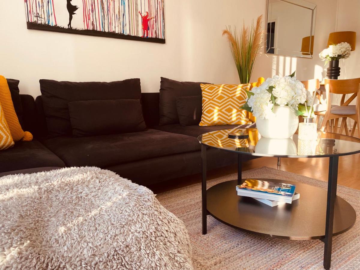 Апартаменты 2 Bed Town House With Garden In Hackney, Лондон Экстерьер фото