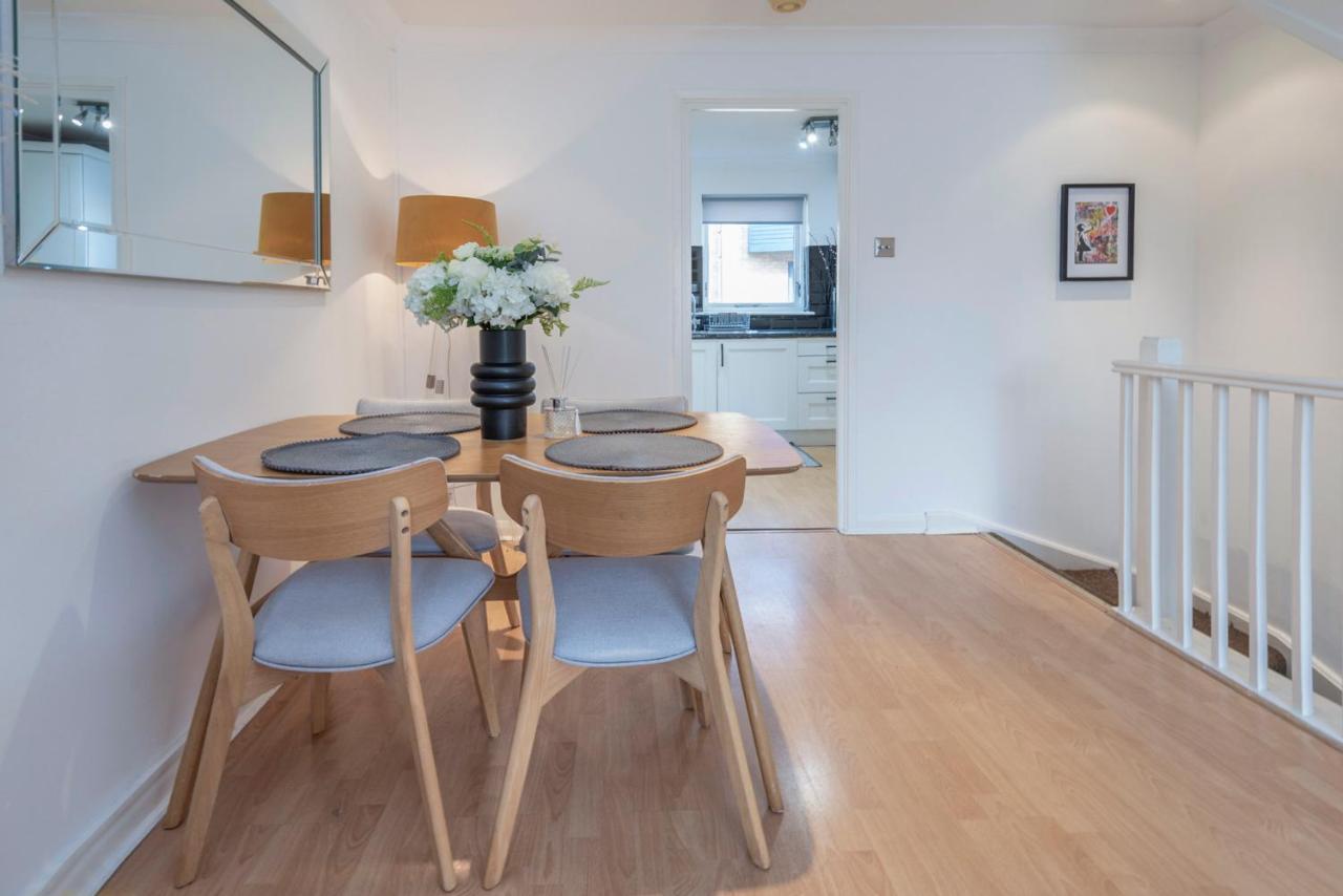 Апартаменты 2 Bed Town House With Garden In Hackney, Лондон Экстерьер фото