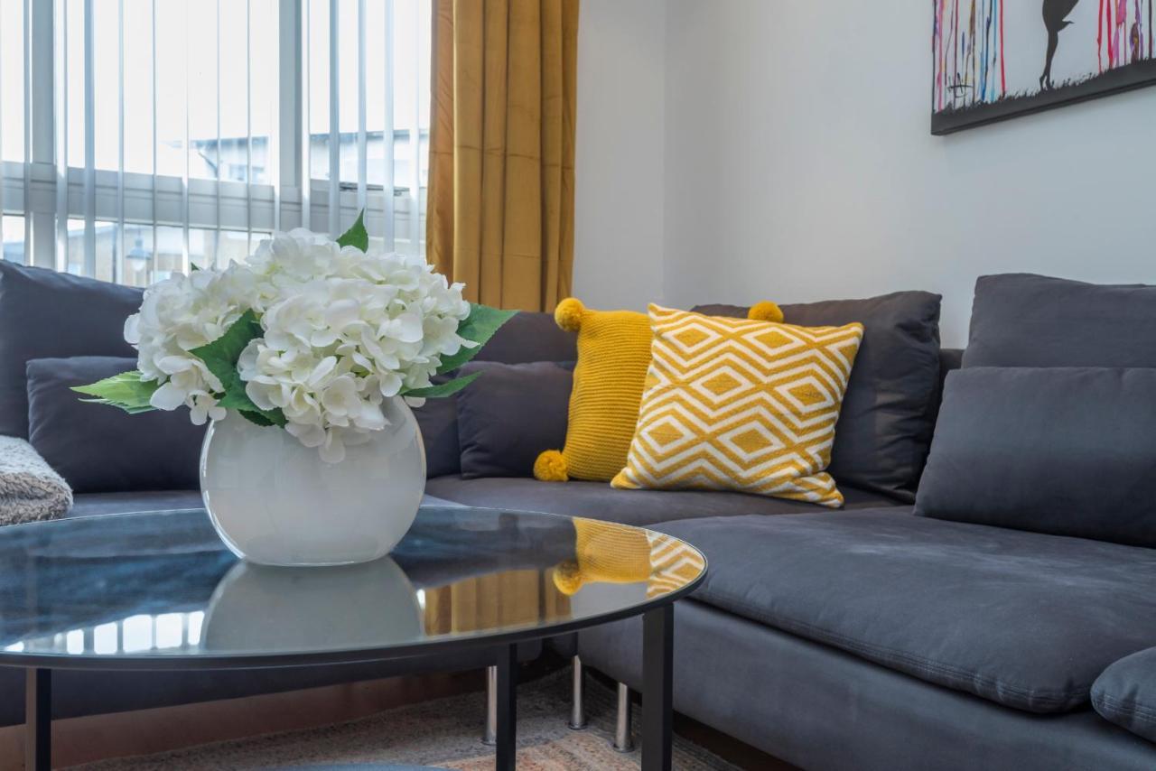 Апартаменты 2 Bed Town House With Garden In Hackney, Лондон Экстерьер фото