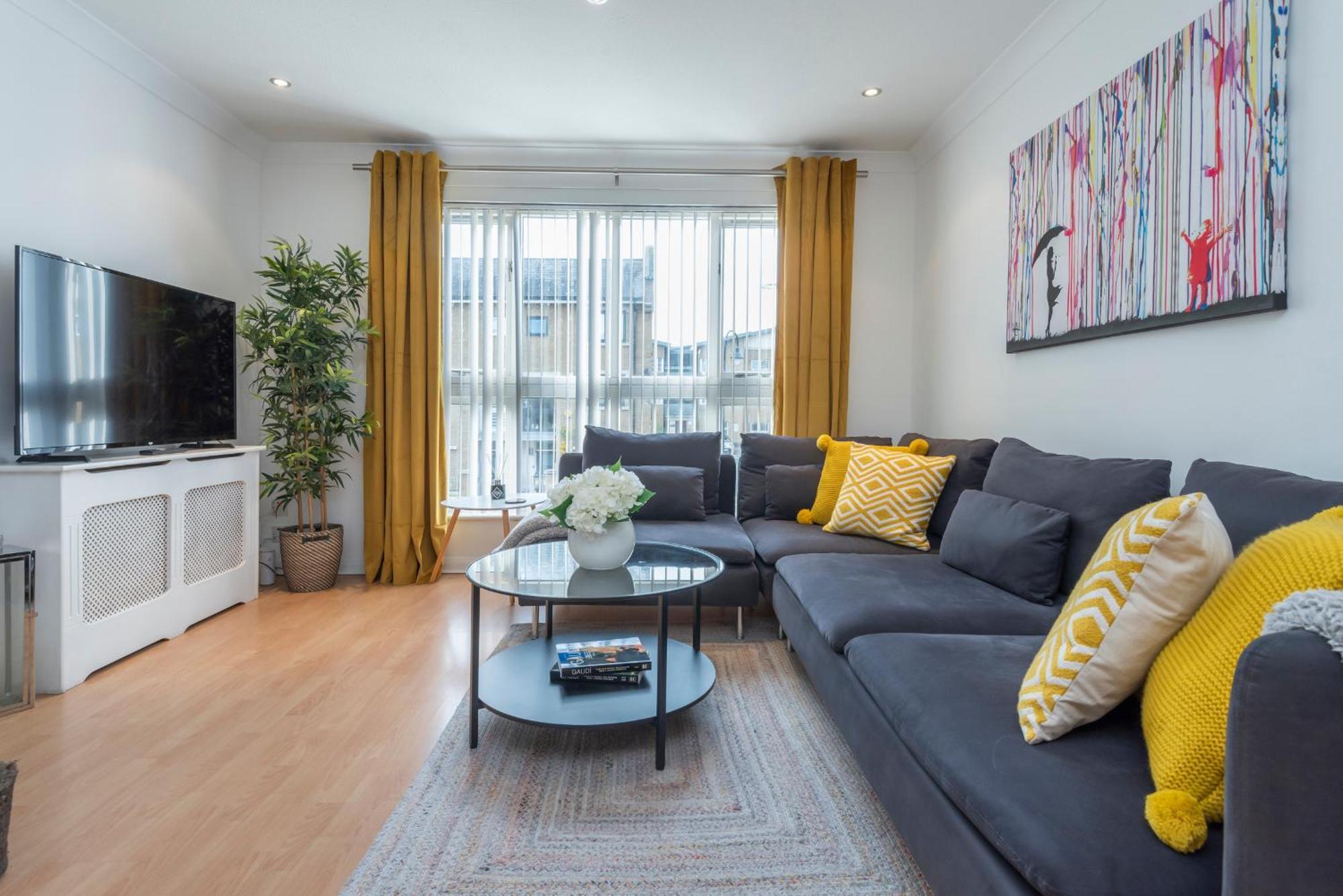 Апартаменты 2 Bed Town House With Garden In Hackney, Лондон Экстерьер фото