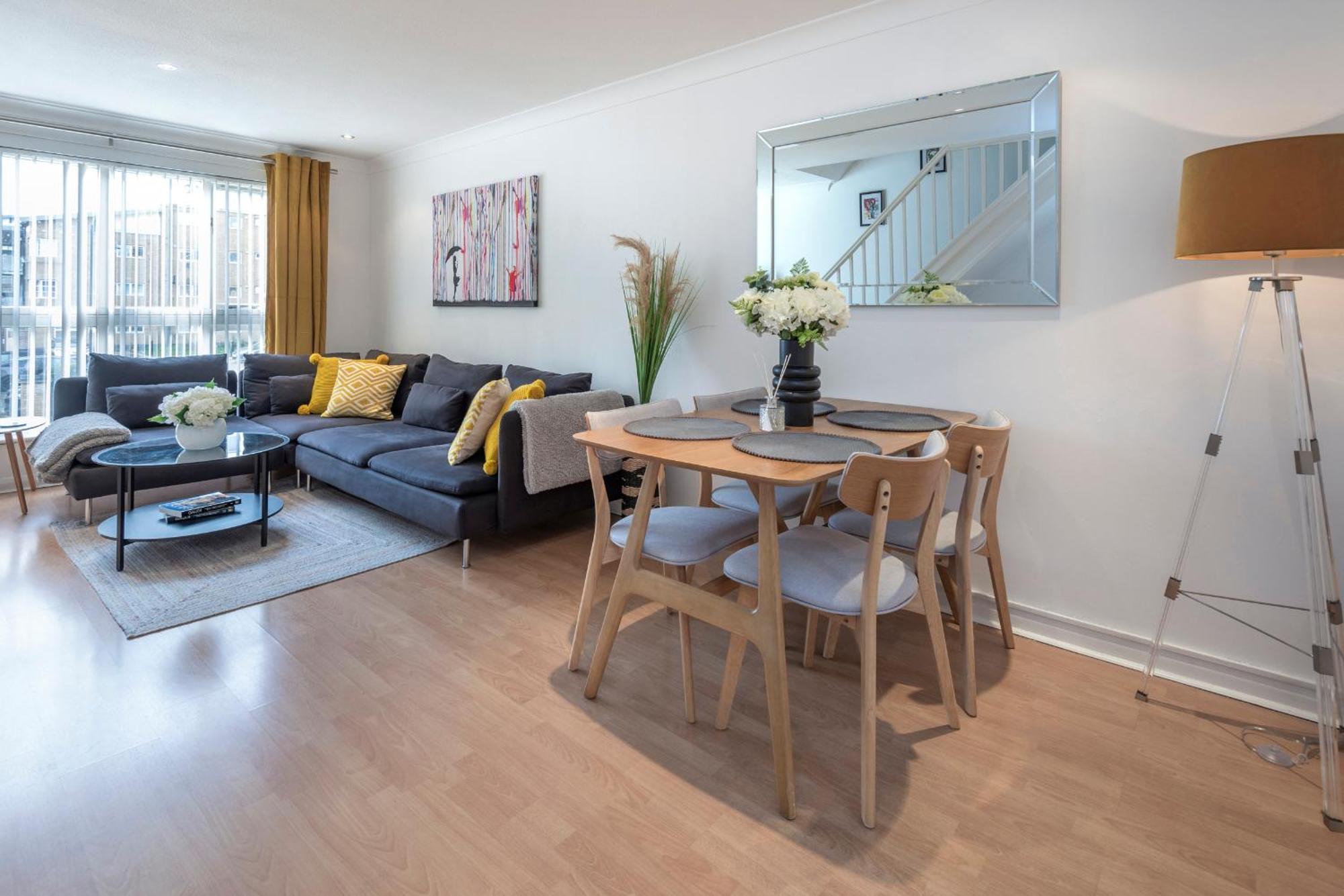 Апартаменты 2 Bed Town House With Garden In Hackney, Лондон Экстерьер фото