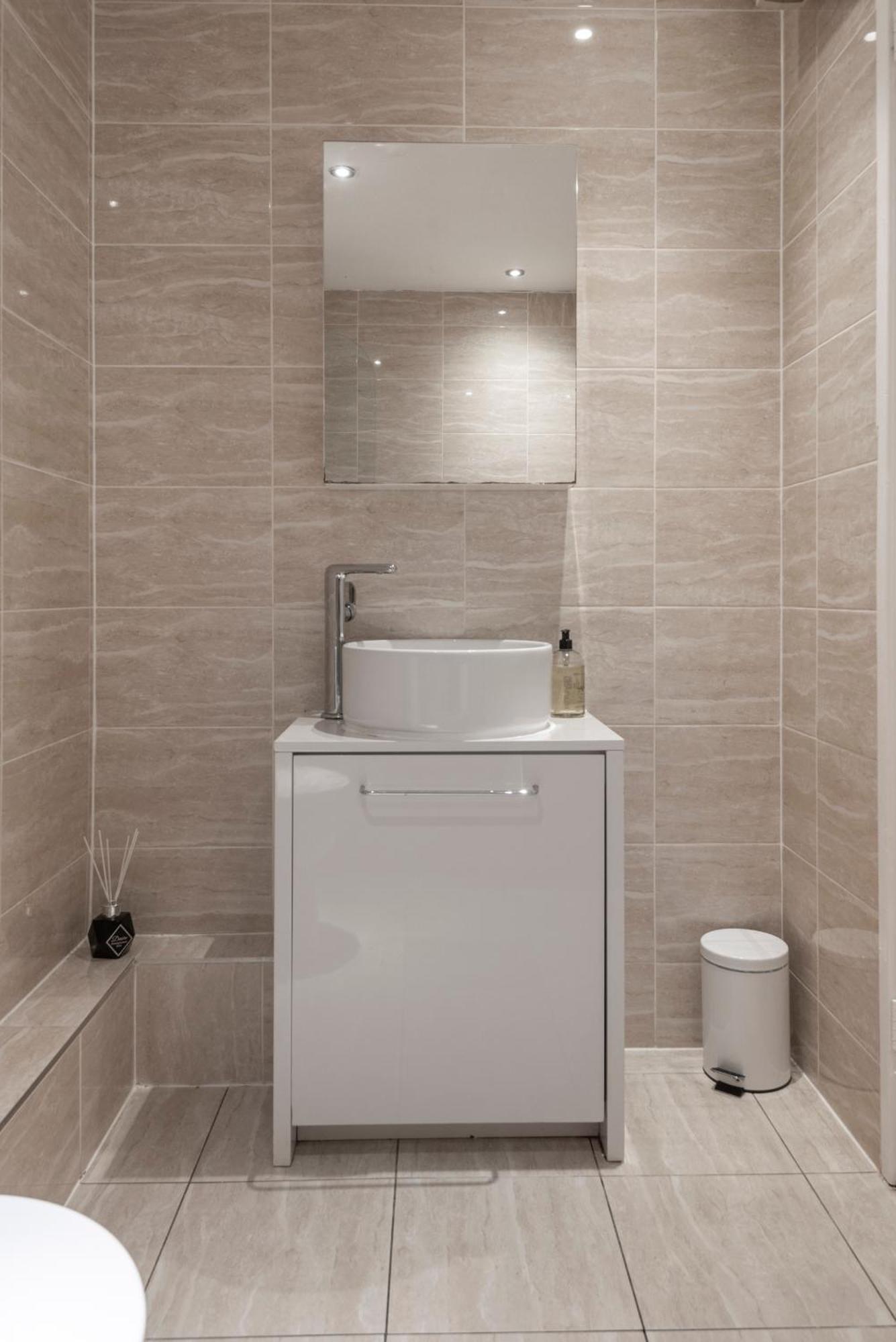 Апартаменты 2 Bed Town House With Garden In Hackney, Лондон Экстерьер фото