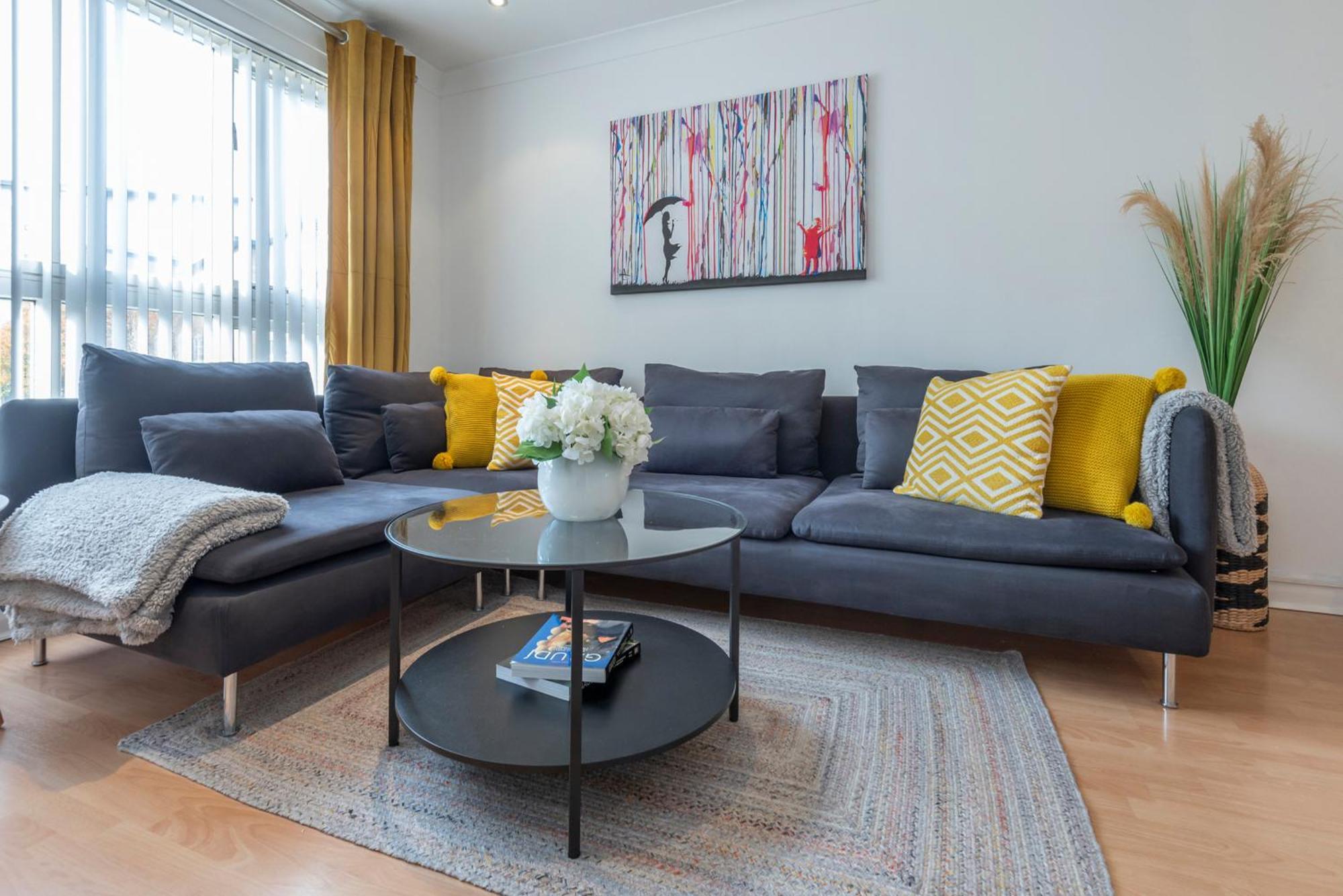 Апартаменты 2 Bed Town House With Garden In Hackney, Лондон Экстерьер фото