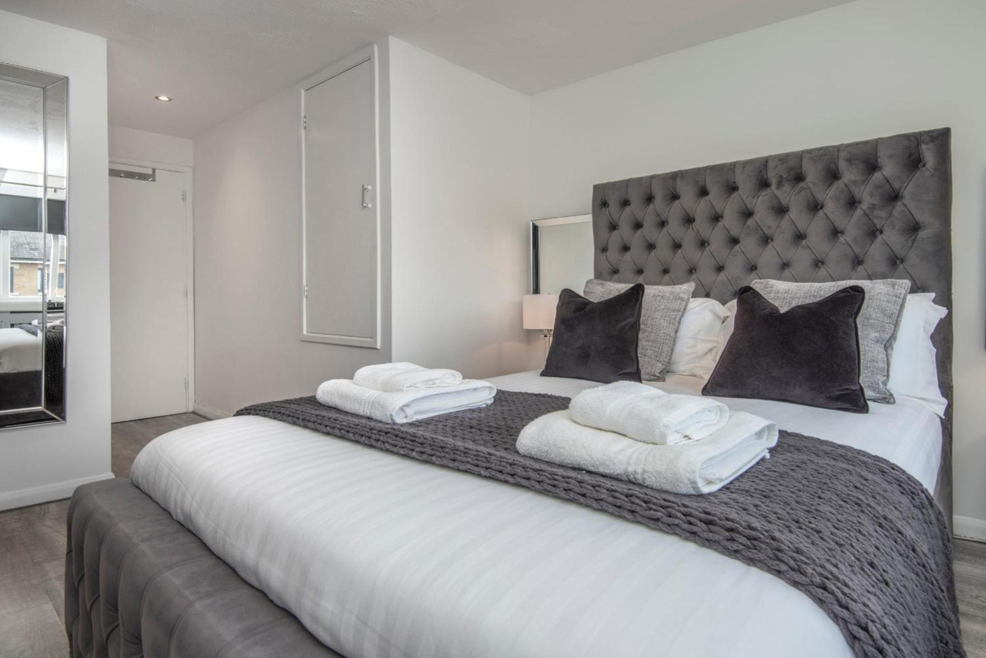 Апартаменты 2 Bed Town House With Garden In Hackney, Лондон Экстерьер фото
