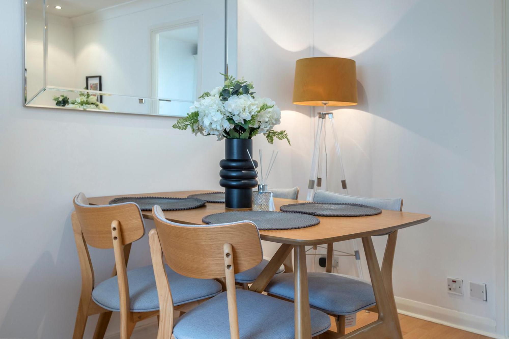 Апартаменты 2 Bed Town House With Garden In Hackney, Лондон Экстерьер фото